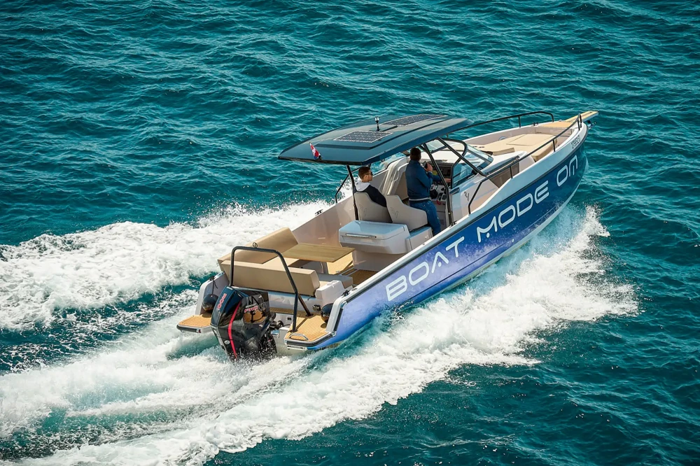 Boat Mode speeding through Adriatic Sea